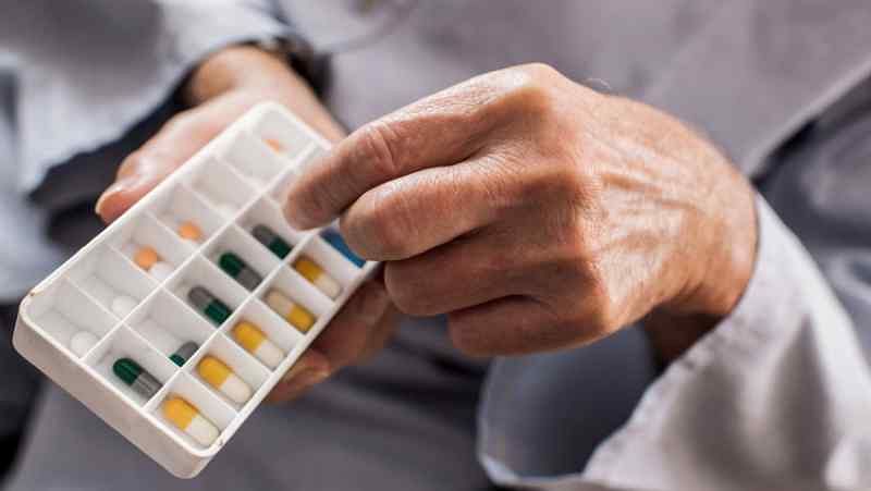 दिल्ली हाई कोर्ट ने देशभर में दवाओं की ऑनलाइन बिक्री पर रोक लगाई है.