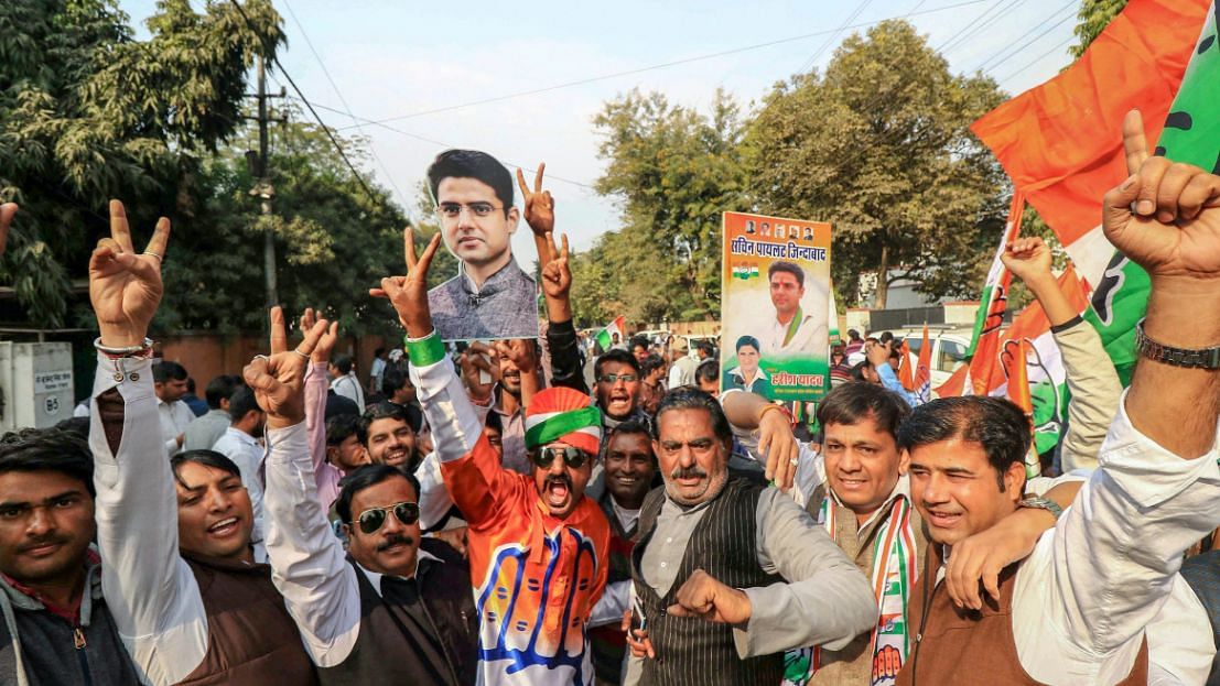 राजस्थान में कांग्रेस के समर्थक जीत का जश्न मनाते हुए&nbsp;