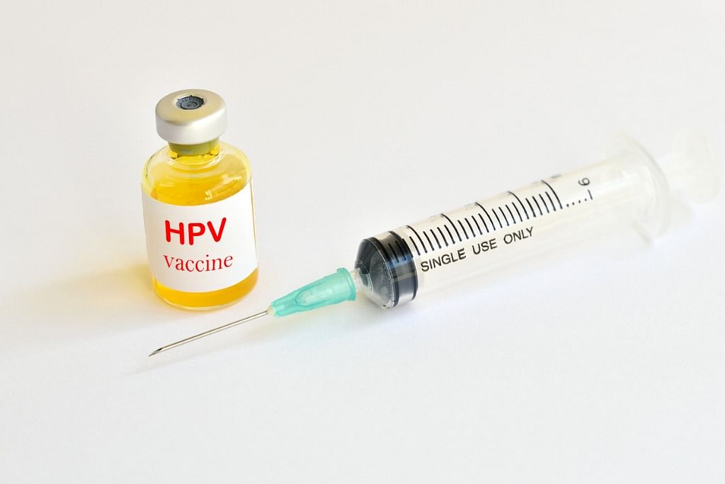 भारत में सर्वाइकल कैंसर से बचाव के लिए दो तरह के HPV वैक्सीन मौजूद हैं.