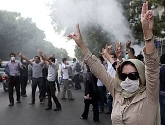 पत्रकार की अमेरिकी हिरासत के खिलाफ तेहरान में प्रदर्शन