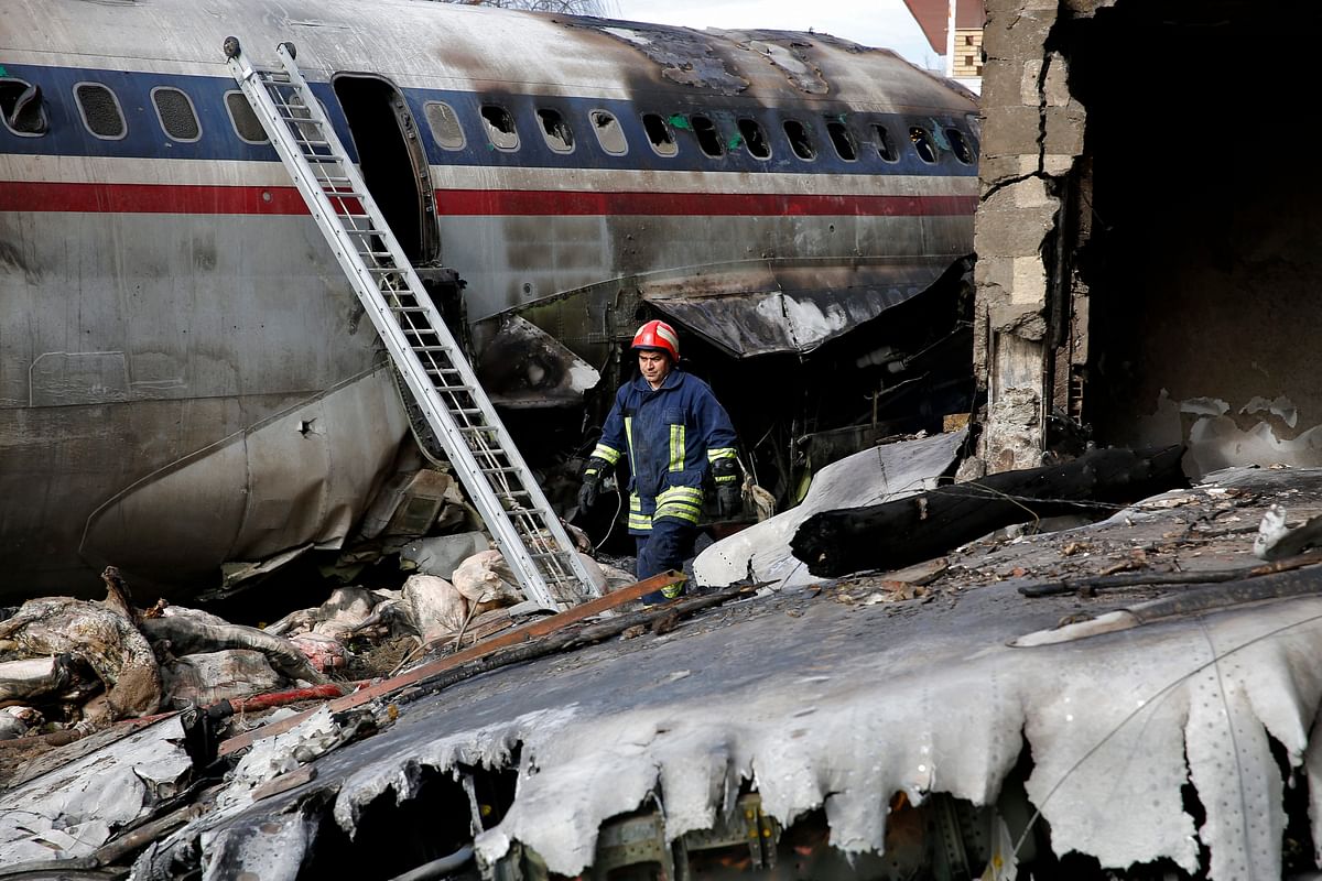 तेहरान में एक बोइंग कार्गो विमान के दुर्घटनाग्रस्त होने से 15 लोगों की मौत हो गई 