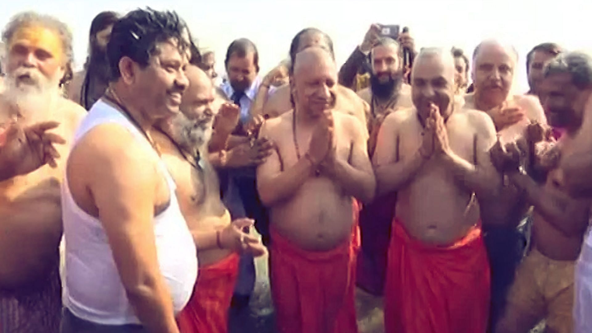 कुंभ में योगी कैबिनेट की बैठक, मंत्रियों के साथ लगाएंगे डुबकी