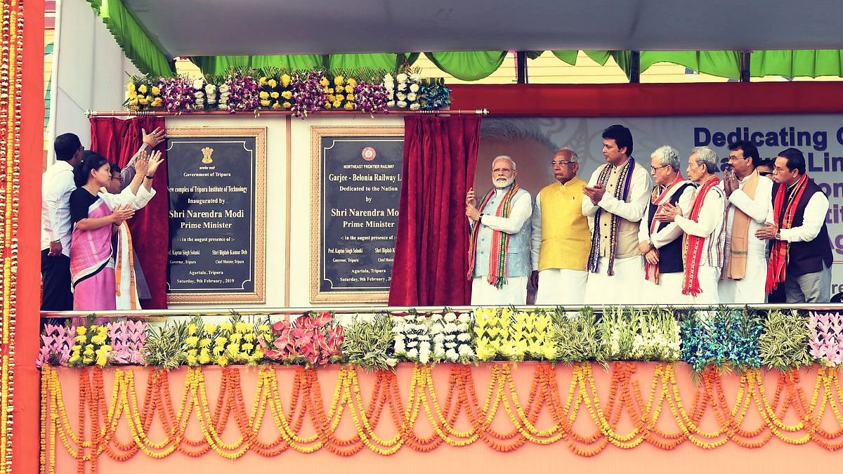 प्रधानमंत्री मोदी ने कई विकास परियोजनाओं का शिलान्यास और लोकापर्ण किया