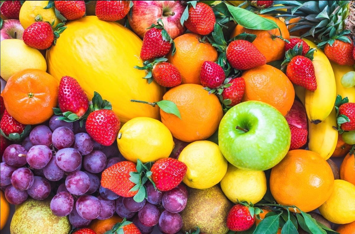 क्या आपने भी सुना है कि आपको कई तरह के फलों को एकसाथ खाने से बचना चाहिए?