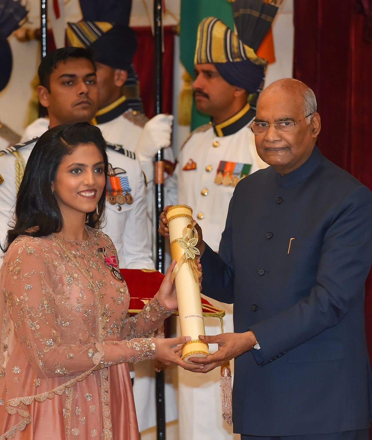 राष्ट्रपति रामनाथ कोविंद ने सोमवार को 112 पद्म पुरस्कारों में से 55 पुरस्कार अलग-अलग विजेताओं को दिए
