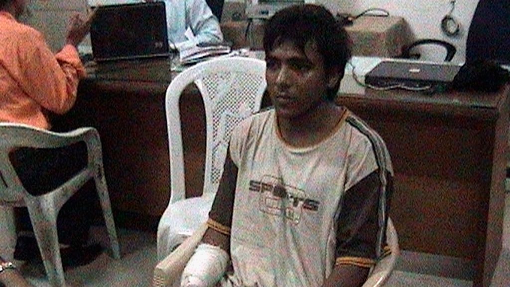 मुंबई हमले में जिंदा पकड़ा गया एक मात्र जिंदा आतंकी अजमल कसाब