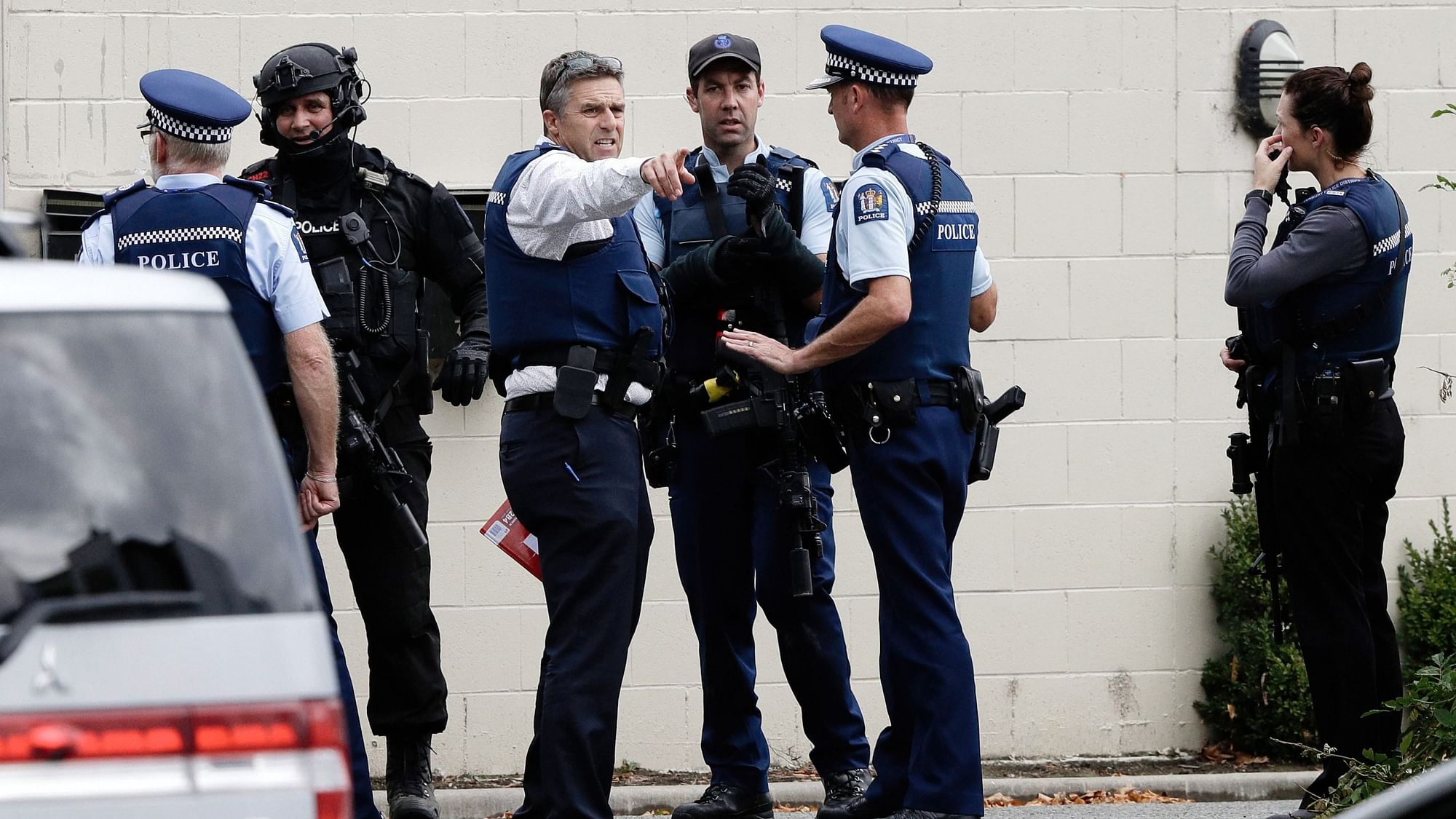 न्यूजीलैंड: आतंकी हमले के बाद घटनास्थल पर मौजूद पुलिसकर्मी&nbsp;