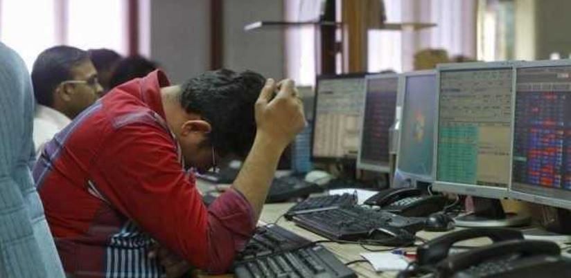 Stock Market: सेंसेक्स 764 अंक गिरकर 57,696 पर हुआ बंद, निफ्टी 17,200 के नीचे