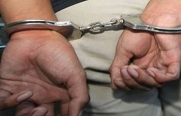 उप्र : पेयजल संकट को लेकर युवक ने नोडल अधिकारी को पीटा, गिरफ्तार
