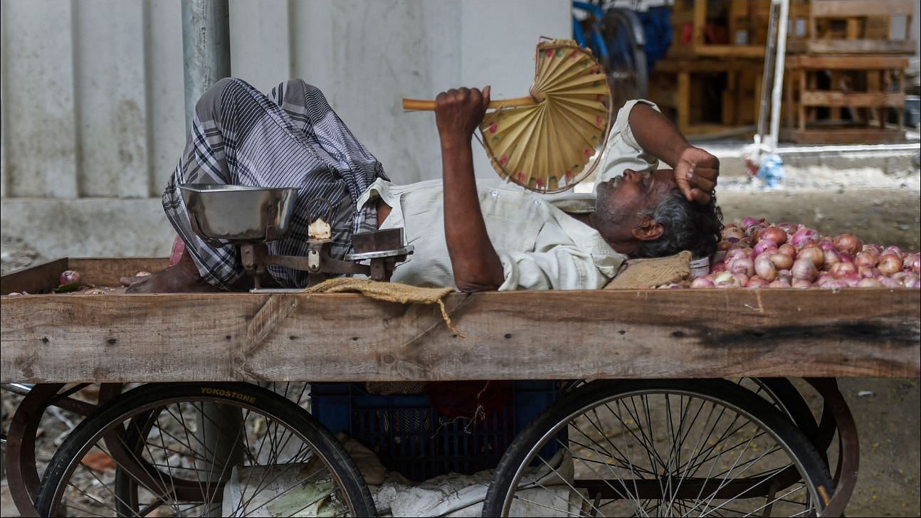 दिल्ली में गर्मी का प्रकोप जारी