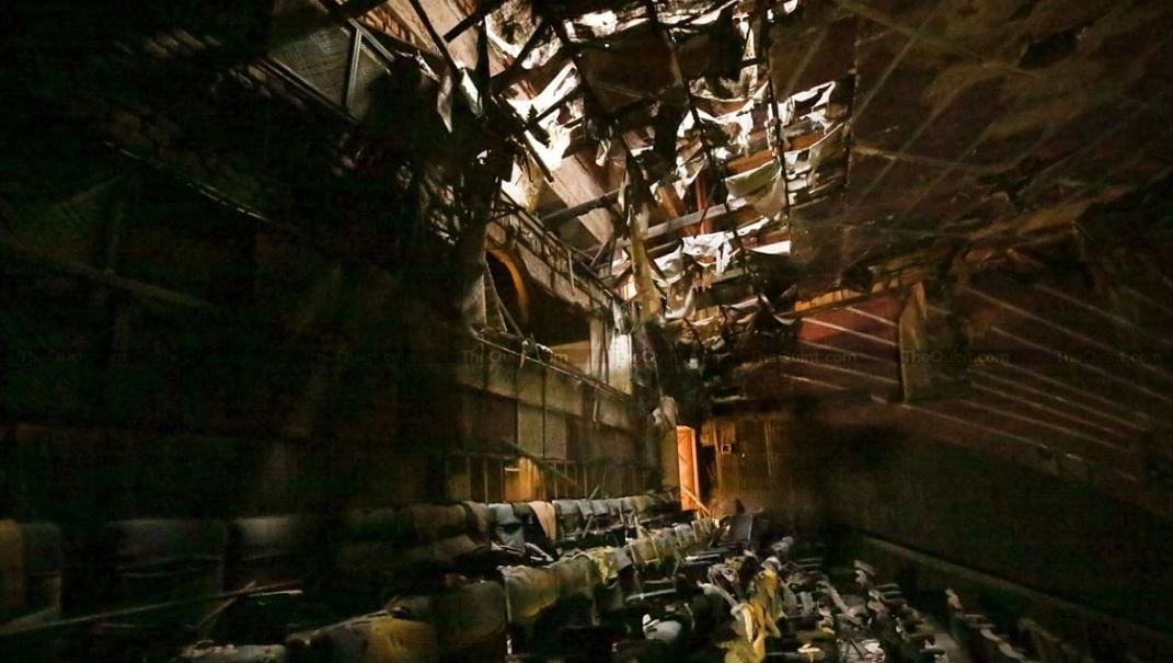 आग के काले धुएं की वजह से उपहार सिनेमाहॉल एक गैसचैंबर में तब्दील हो गया और कई मासूमों की जिंदगी निगल गया