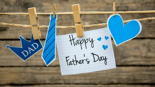 Happy Father’s Day 2020 : पापा को दें ‘फादर्स डे’ की शुभकामनाएं