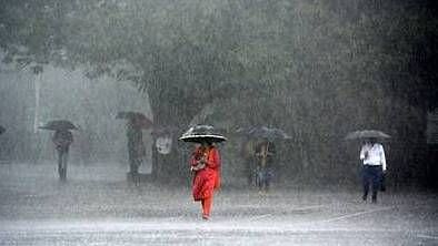 <div class="paragraphs"><p>Monsoon hits Delhi भीषण गर्मी से लोगों को&nbsp;मिली राहत&nbsp;</p></div>