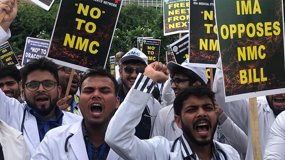 NMC बिल के विरोध में देशभर के डॉक्टर्स ने बंद की ओपीडी