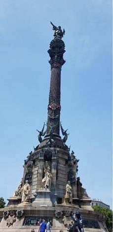 हार्बर इलाके में क्रिस्टोफर कोलम्बस की मीनार