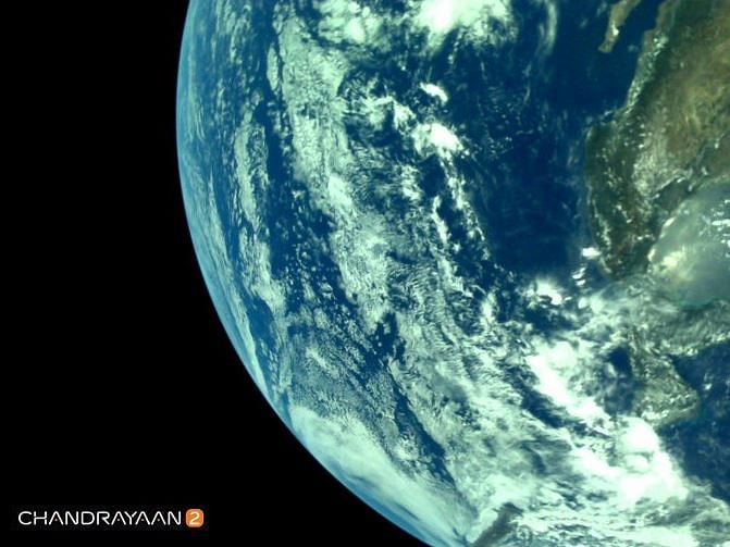 चंद्रयान - 2 ने अपने सफर के तीसरे चरण पूरे होने के बाद ली गई धरती की तस्वीरें भेजी हैं 