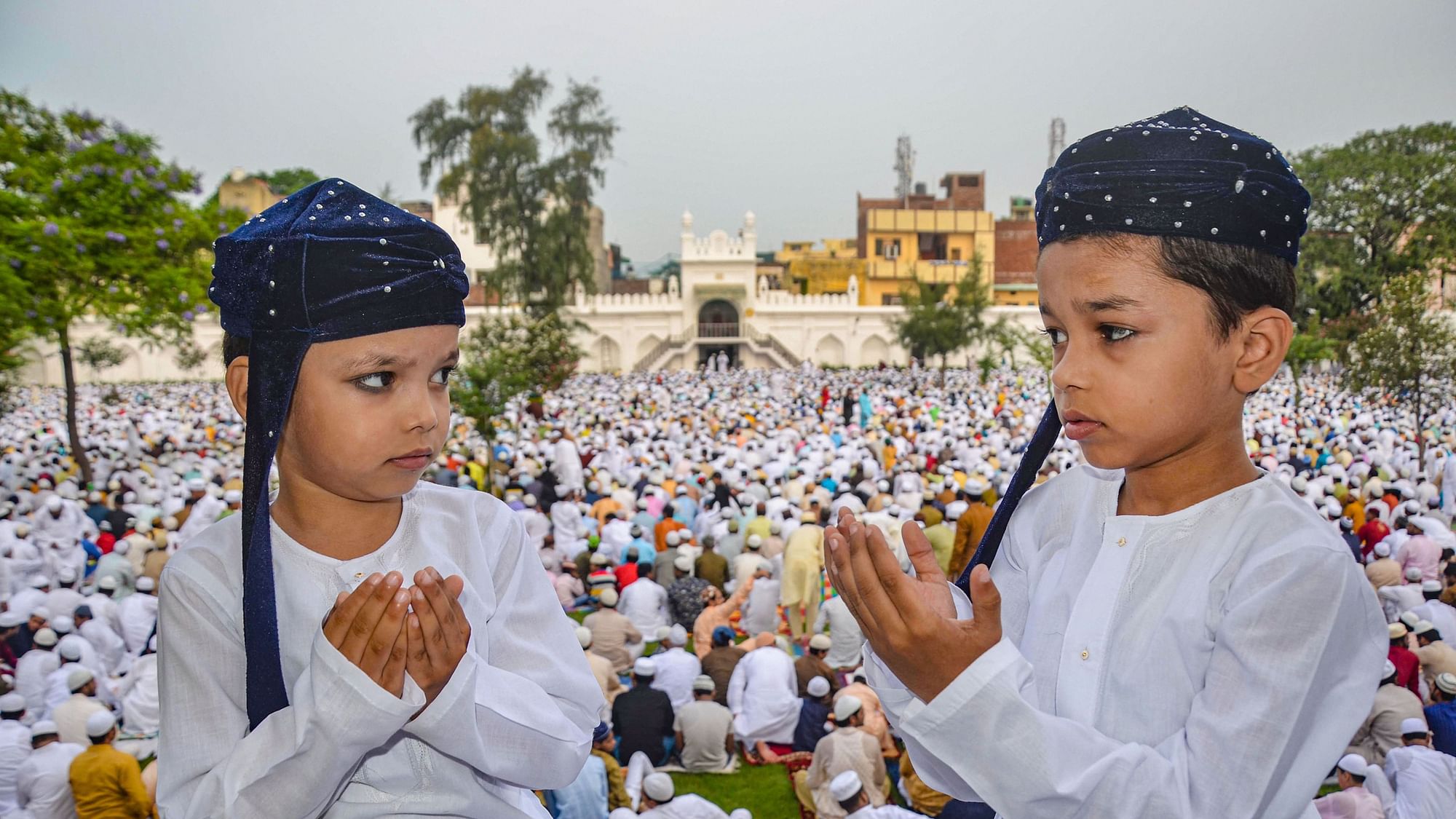 Happy (Bakrid) Eid ul-Adha Celebration Photos, Videos Live Updates in Hindi बकरीद का महीना इस्लामिक कैलेंडर का आखिरी महीना होता है