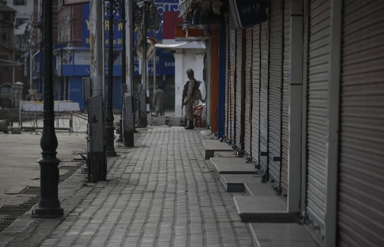 आर्टिकल 370 हटाए जाने के फैसले के बाद विदेशी मीडिया की खबरों के मुताबिक कश्मीर में जबरदस्त प्रदर्शन 