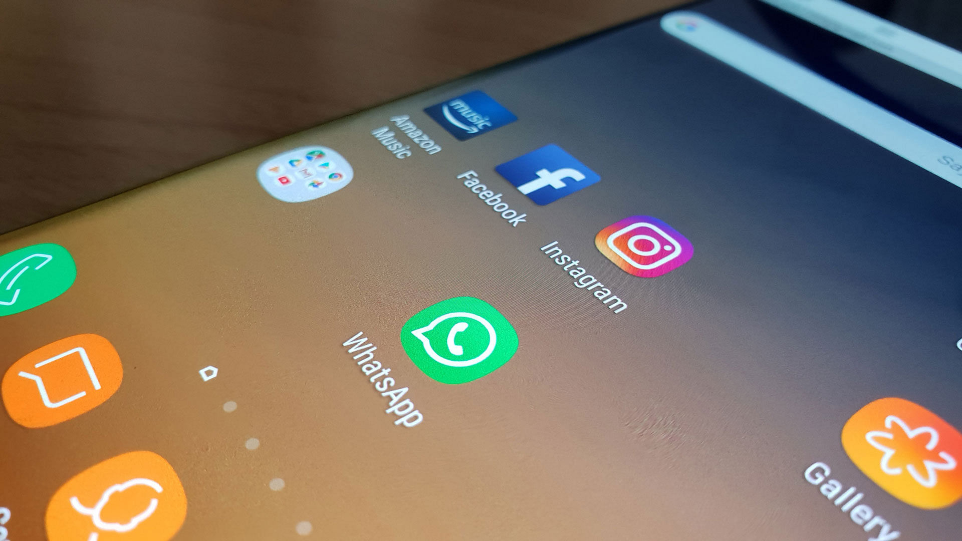 WhatsApp-Instagram कुछ देर के लिए डाउन, दुनियाभर से आए रिएक्शन