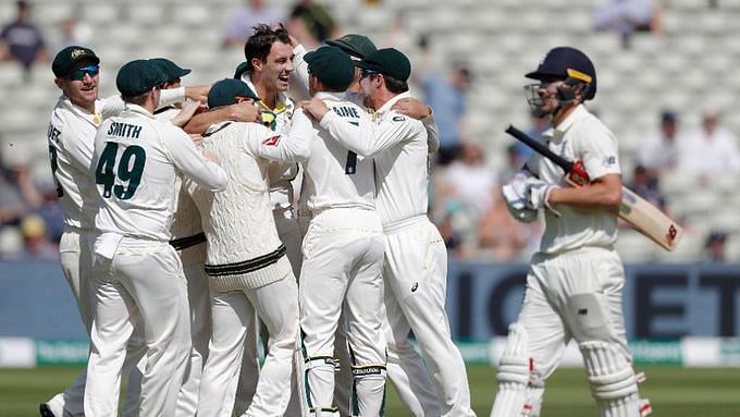 ऑस्ट्रेलिया के लिए क्रिस पैट कमिंस ने 4 और नाथन लायन ने 6 विकेट लिए