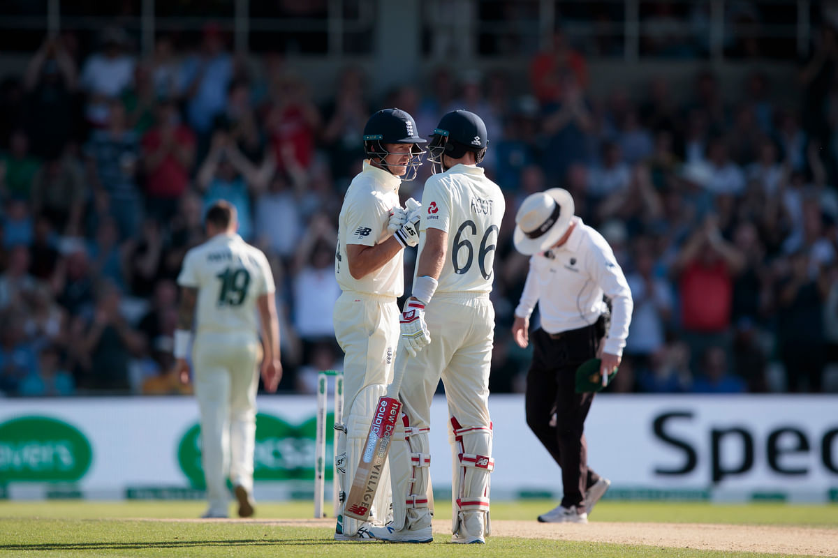 इंग्लैंड अभी भी जीत से 203 रन दूर है और उसके पास 7 विकेट बचे हैं