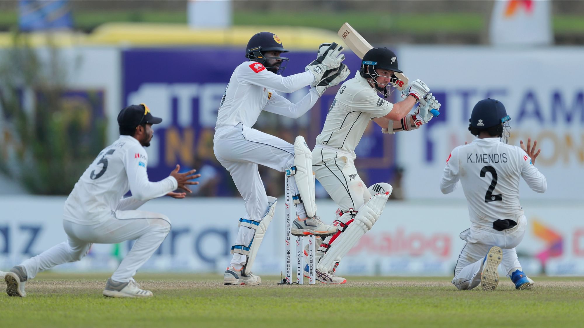 अपनी पारी के दौरान न्यूजीलैंड के विकेटकीपर-बल्लेबाज बीजे वाटलिंग