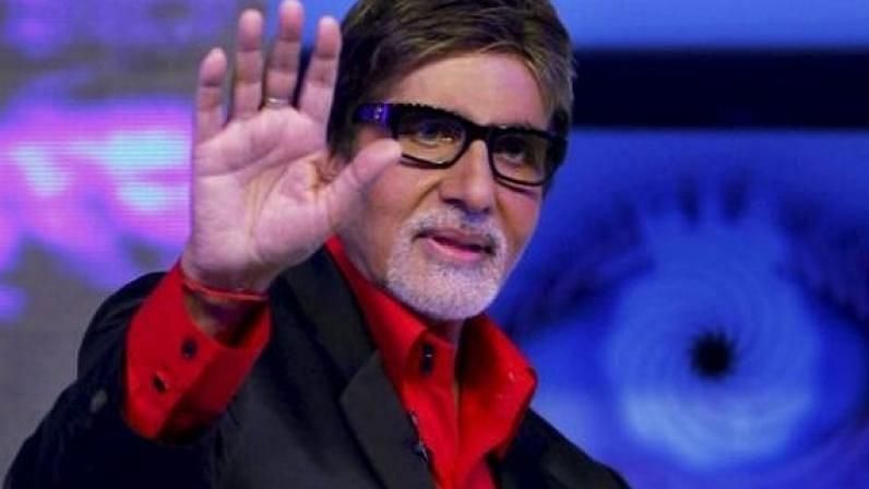 <div class="paragraphs"><p>Amitabh Bachchan Birthday: आधी रात फैंस को शुक्रिया कहने बाहर निकले अमिताभ</p></div>