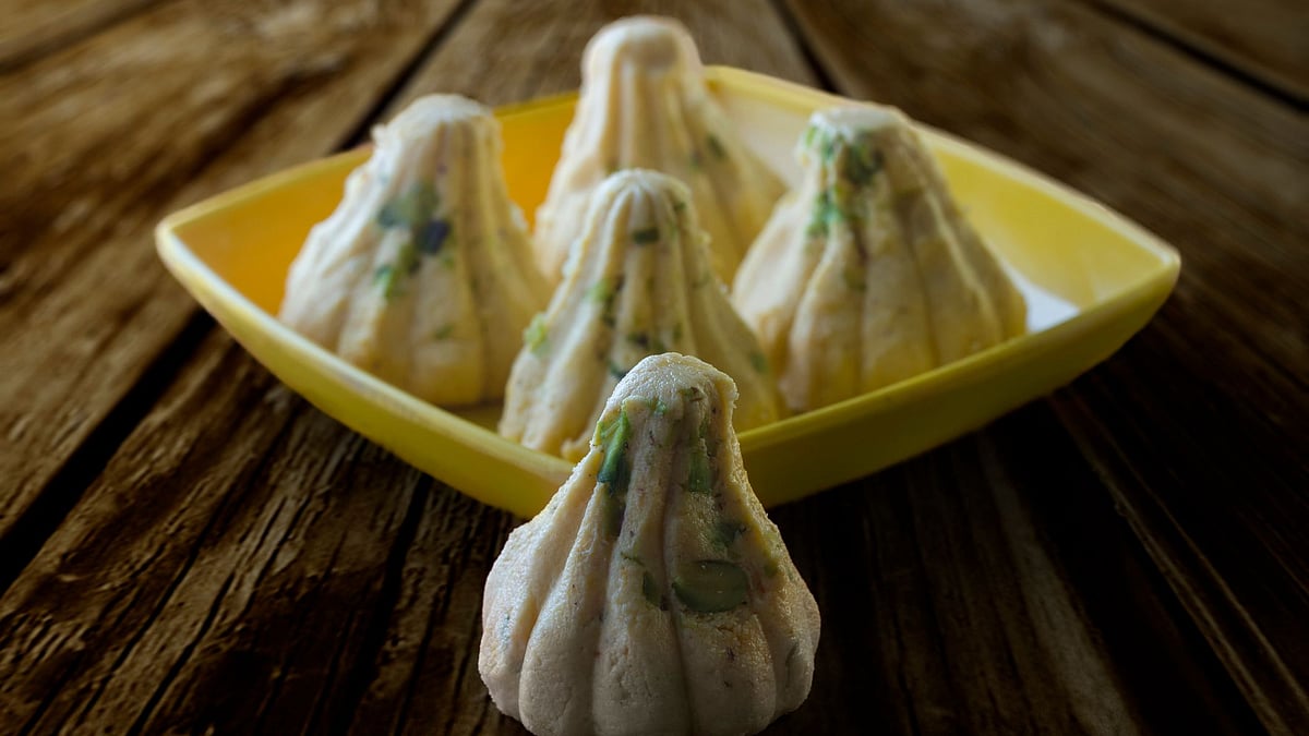 Modak Recipe in Hindi: गणेश चतुर्थी के मौके पर ऐसे बनाएं मोदक