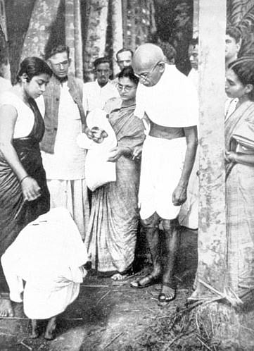  इतिहास इन तीनों ही आरोपों से गांधी को बाइज्जत बरी करता है  