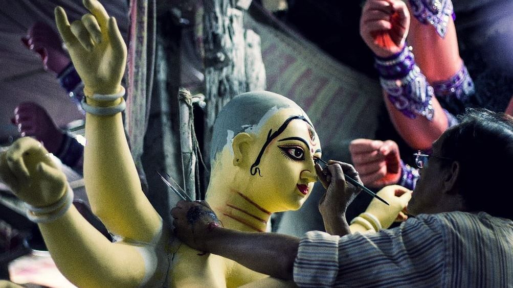 मां दुर्गा की मूर्ति बनाने के लिए क्यों होती है वेश्यालय की मिट्टी का इस्तेमाल?