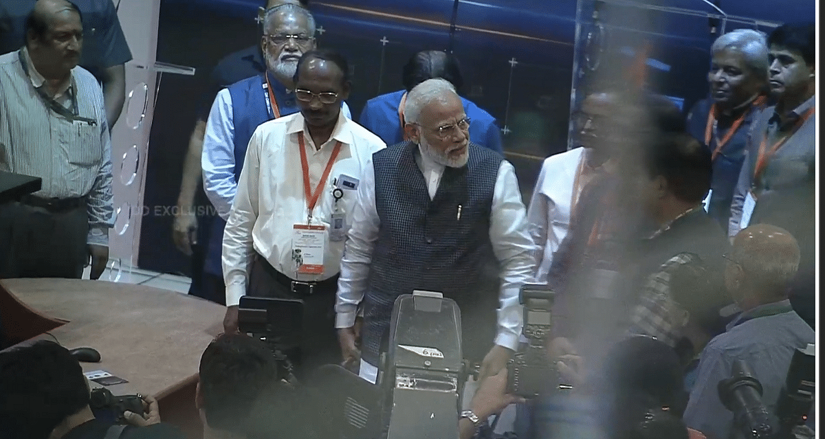 चंद्रयान-2 मिशन को झटका लगने के बाद से इसरो की कई साल की मेहनत धरी की धरी रह गई है.