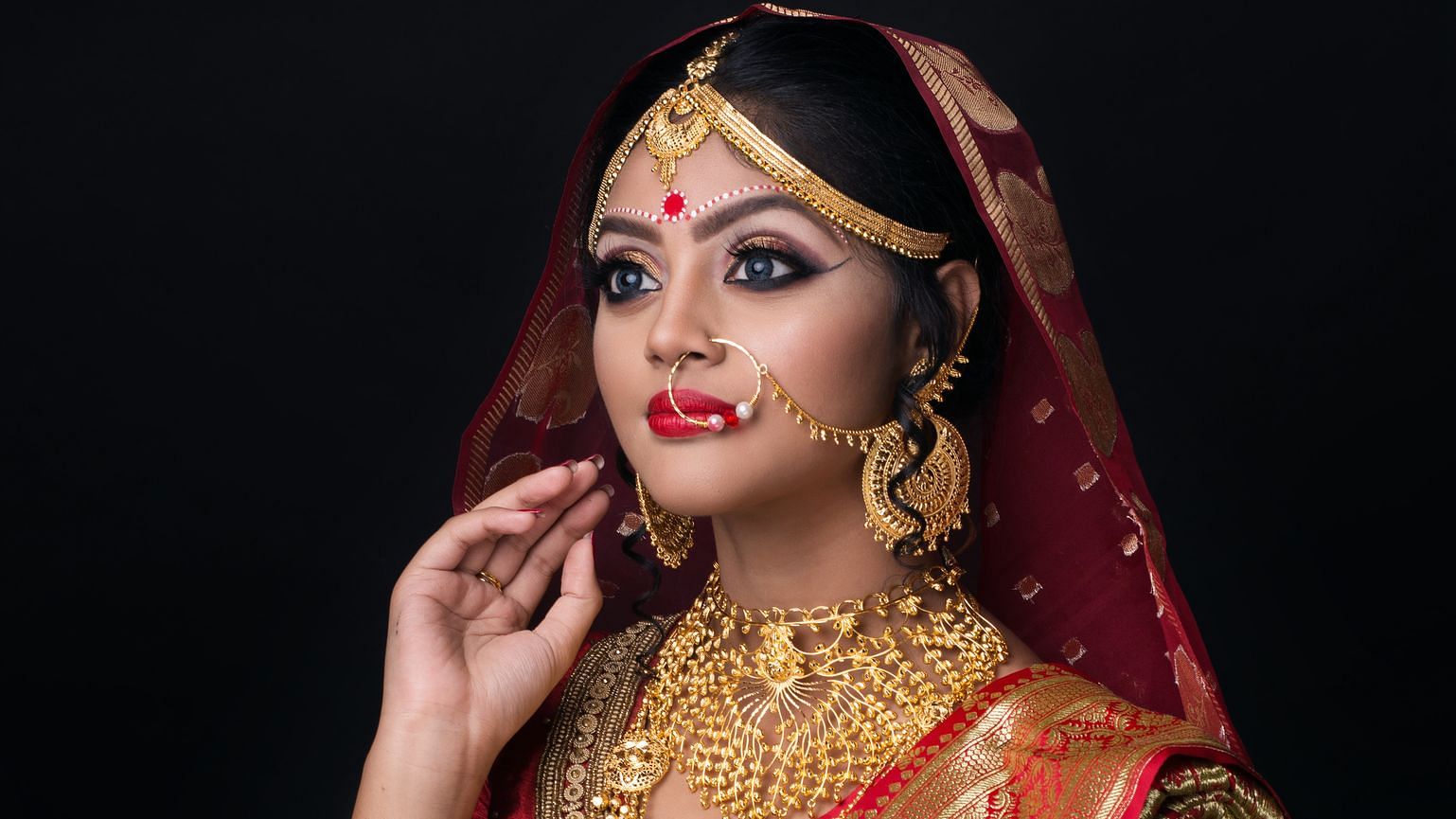 Karwa Chauth Makeup&nbsp;2019: इस करवा चौथ करें ऐसे मेकअप.