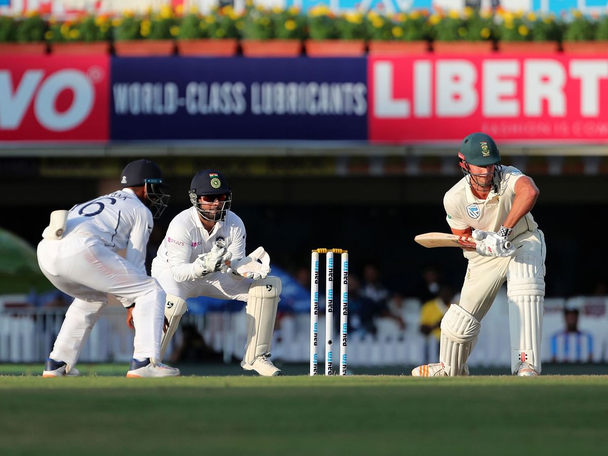 भारत ने अपनी पहली पारी 497 रन पर घोषित कर दी