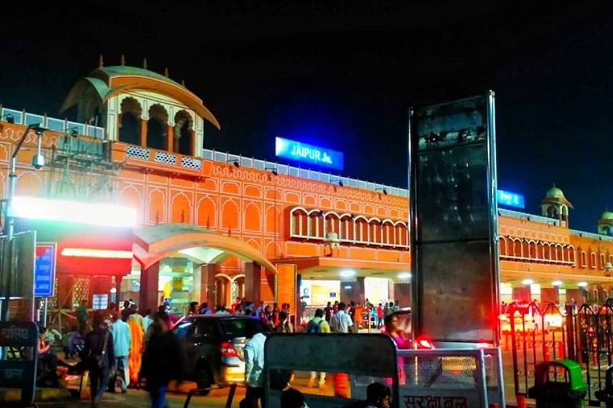 रेलवे के स्वच्छता सर्वेक्षण में राजस्थान के तीन रेलवे स्टेशनों जयपुर, जोधपुर और दुर्गापुरा को शीर्ष स्थान मिला है