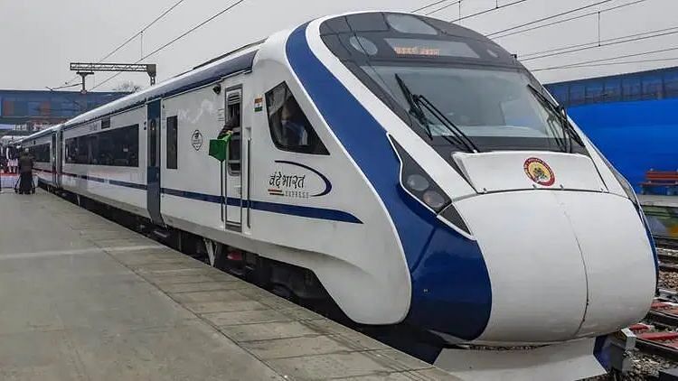 <div class="paragraphs"><p>Vande Bharat Express: नई नॉन-AC वंदे साधारण ट्रेन ट्रायल के लिए मुंबई पहुंची&nbsp;</p></div>