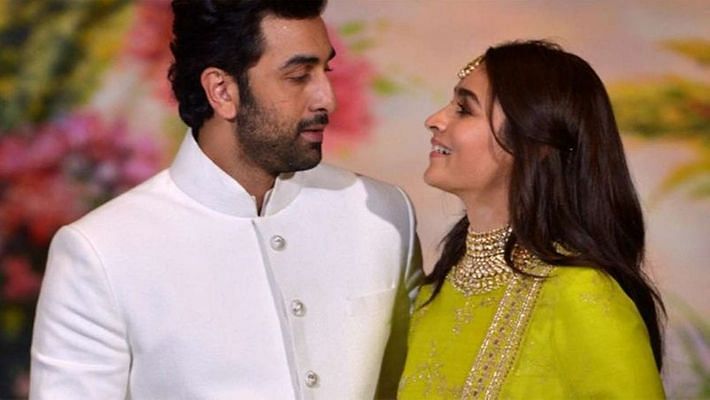 Ranbir Kapoor and Alia Bhatt Wedding Rumors: क्या रणबीर कपूर और आलिया भट्ट दो हफ्तों में शादी के बंधन में बंधने जा रहे हैं.