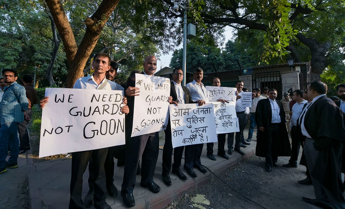 2 नवंबर को तीस हजारी कोर्ट में हुई थी दिल्ली पुलिस और वकीलों के बीच झड़प