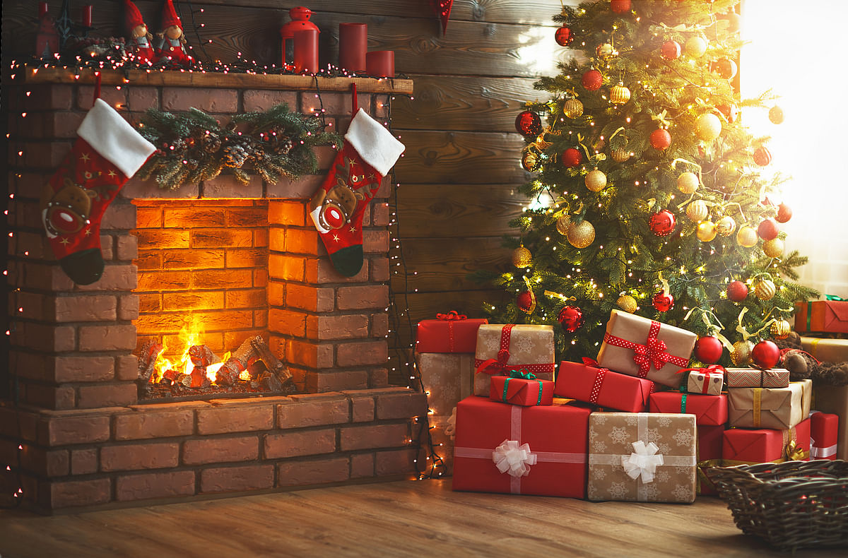 क्रिसमस पर लोग घर को सजाने, पार्टी की तैयारियां और अन्य कामों के अलावा क्रिसमस ट्री को भी सजाते हैं.