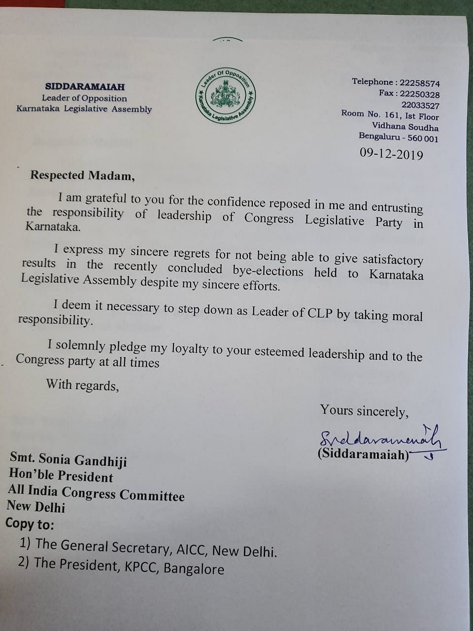 कर्नाटक उपचुनाव में हार के बाद कांग्रेस विधायक दल के नेता के तौर पर सिद्धारमैया ने सोनिया गांधी को इस्तीफा भेजा है