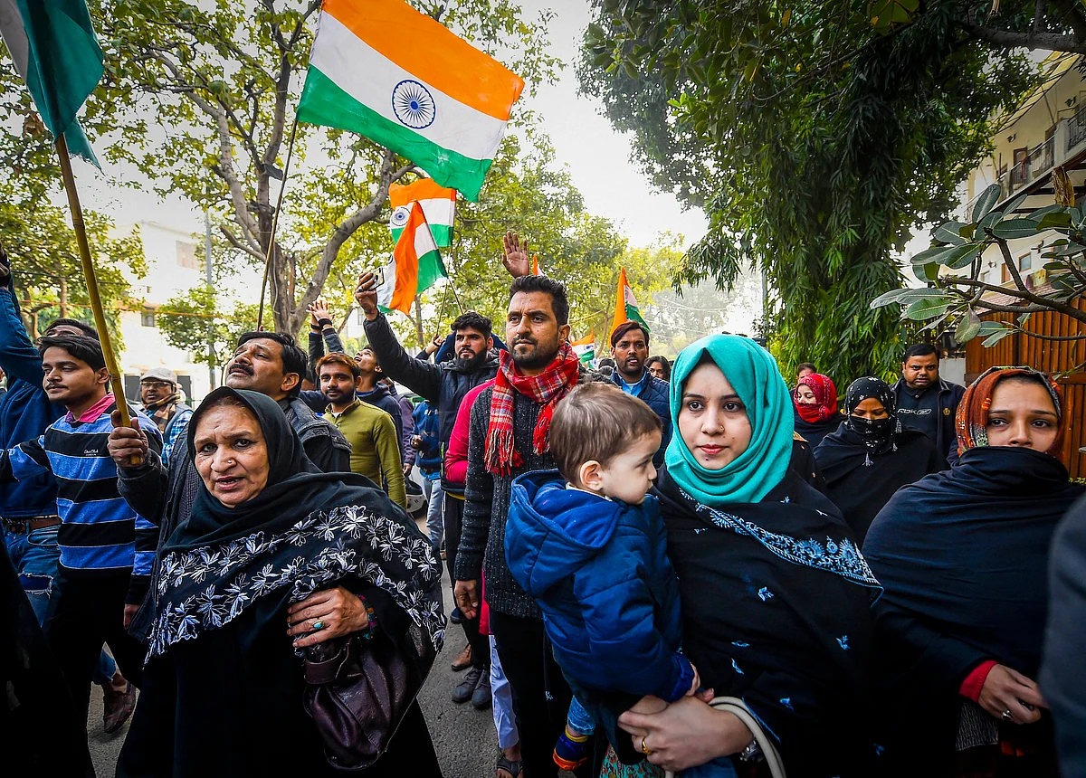 दिल्ली में चंद्रशेखर आजाद की रिहाई की मांग में लोगों ने निकाला मार्च, जिसमें बड़ी संख्या में महिलाओं ने हिस्सा लिया.