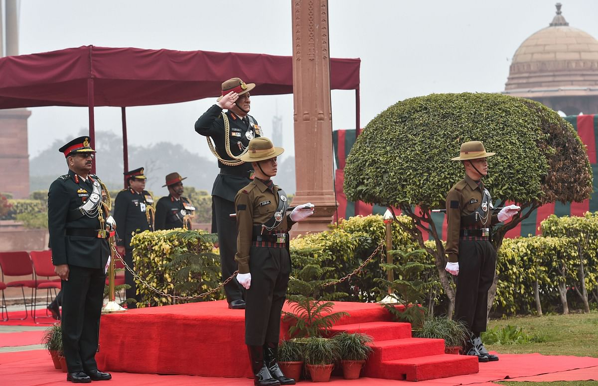 जनरल रावत ने नए सेना प्रमुख लेफ्टिनेंट जनरल मनोज मुकुंद नरवणे को शुभकामनाएं दी
