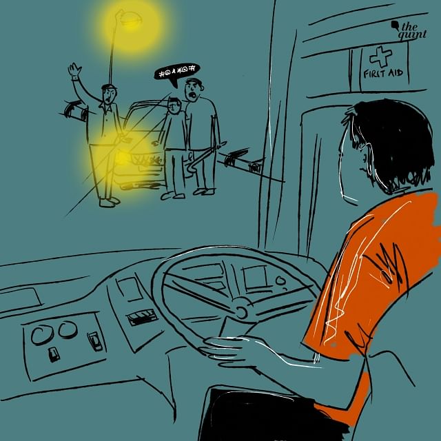 हैदराबाद-बंगलुरु हाईवे पर एक ढाबे में  क्विंट ने की ट्रक ड्राइवरों से बात
