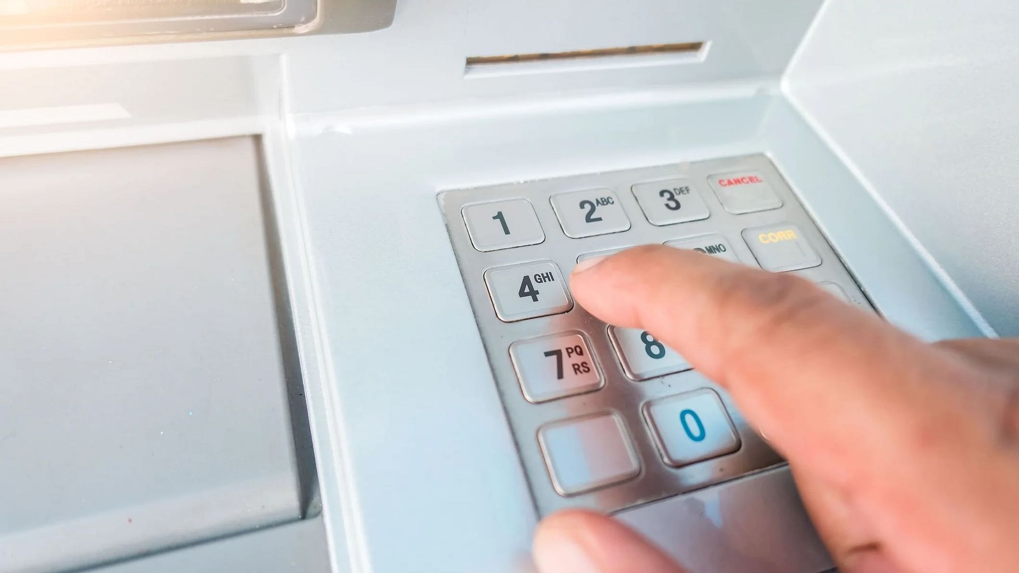 Cardless Cash Withdrawal from ATM: बिना डेबिट कार्ड ऐसे निकालें पैसे.