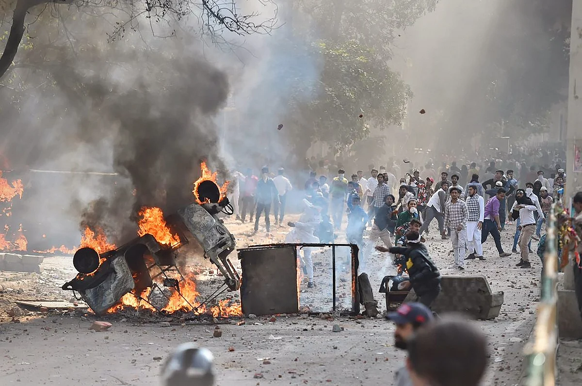 जाफराबाद में पत्थरबाजी की तस्वीर