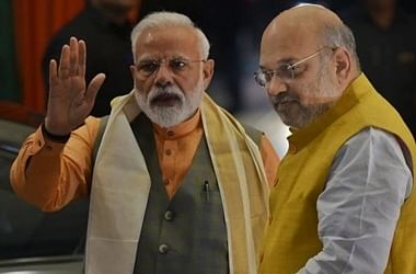 कश्मीर के हालात पर अमित शाह और PM मोदी की मुलाकात, प्रवासियों पर अटैक की चर्चा