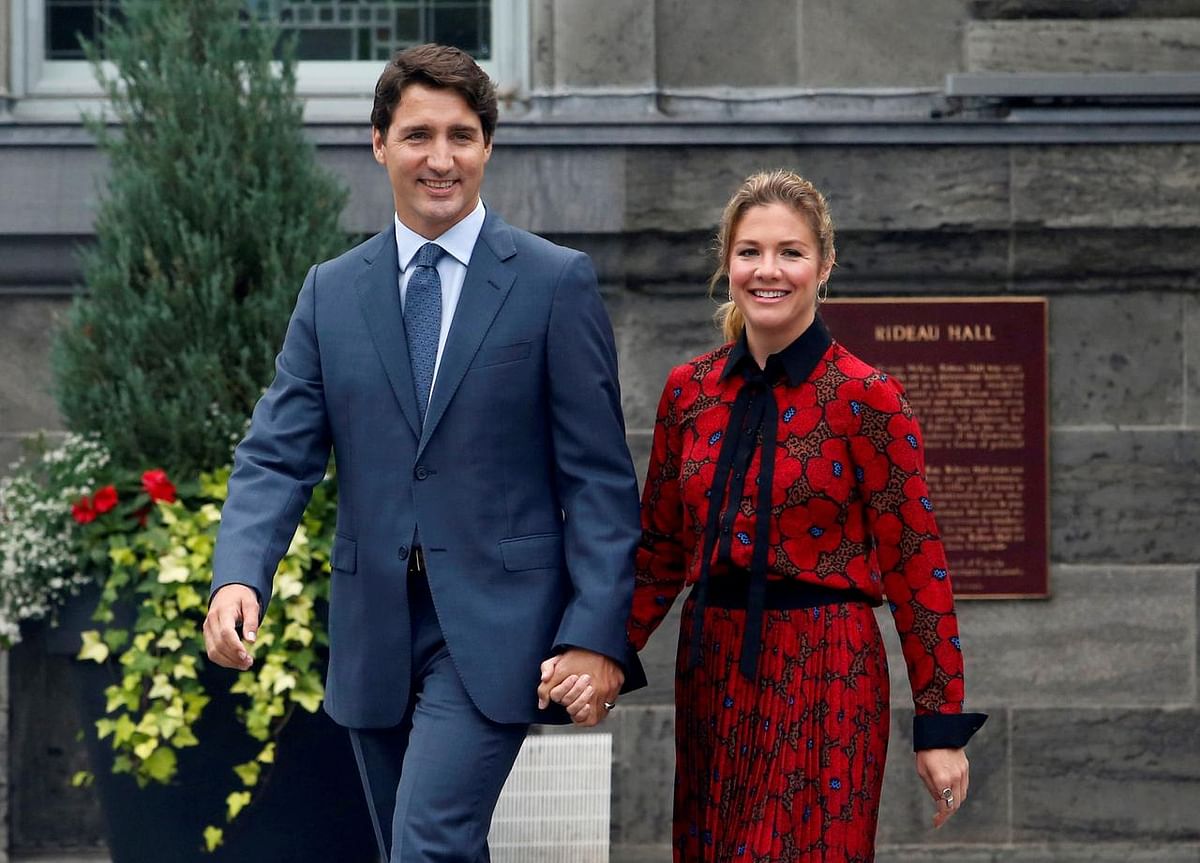 कनाडा के PM जस्टिन ट्रुडो की पत्नी सोफी से लेकर  टॉम हैंक्स जैसी बड़ी हस्तियां भी  संक्रमण से बच नहीं पाए हैं.