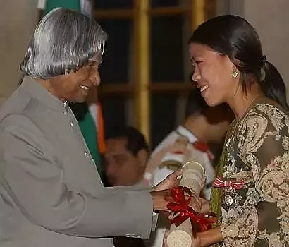 मैरी कॉम को 2006 में तत्कालीन राष्ट्रपति डॉ एपीजे अब्दुल कलाम ने पद्म श्री से सम्मानित किया