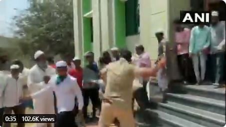 कर्नाटक: मस्जिद में नमाज अदा कर बाहर आए लोगों पर पुलिस ने भरसाई लाठी