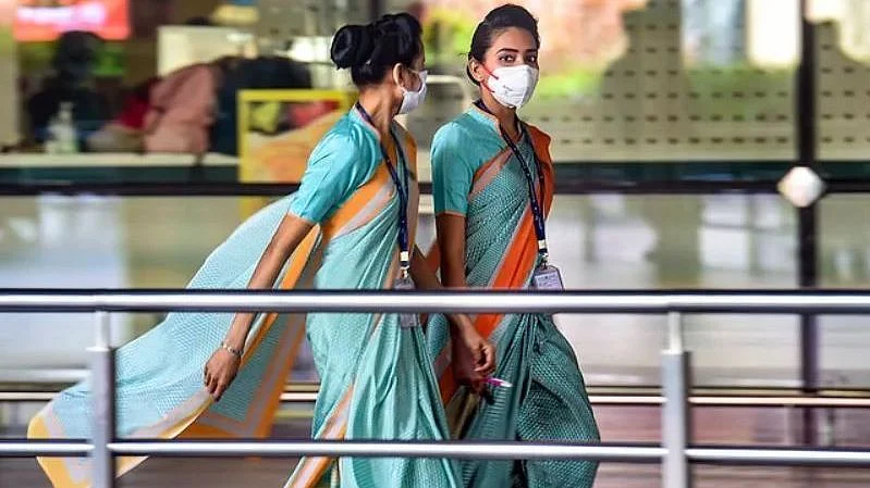 देश में आज से विमान सेवा शुरू, फेस शील्ड में नजर आए यात्री