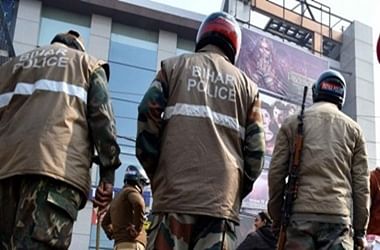 बिहार: ड्यूटी के दौरान मोबाइल इस्तेमाल नहीं करेंगे पुलिसकर्मी